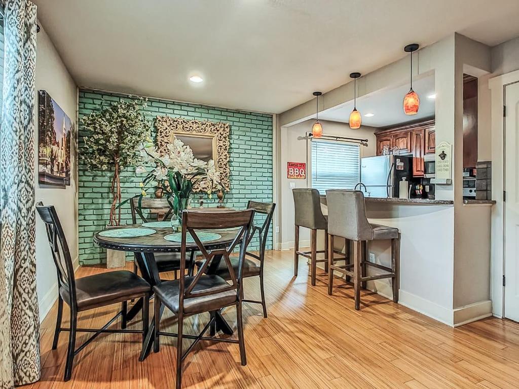 קנזס סיטי Quiet Plaza Two Bedroom 2 Bathroom מראה חיצוני תמונה