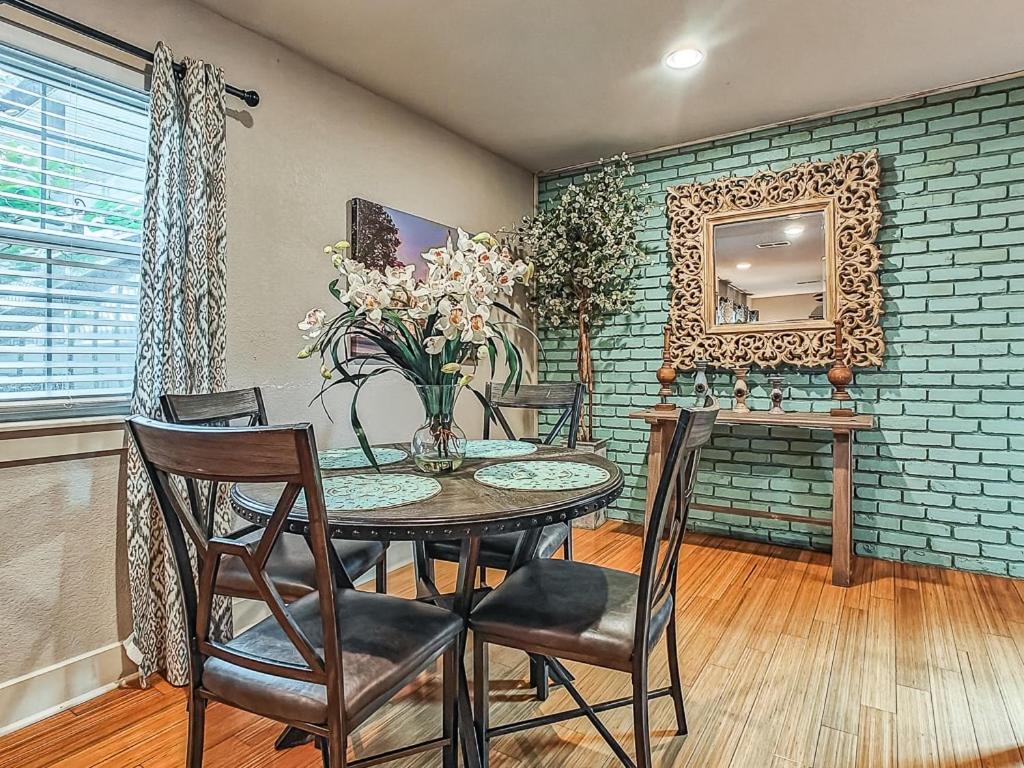 קנזס סיטי Quiet Plaza Two Bedroom 2 Bathroom מראה חיצוני תמונה