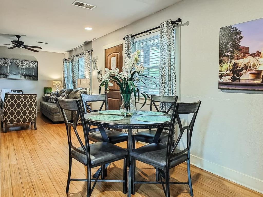 קנזס סיטי Quiet Plaza Two Bedroom 2 Bathroom מראה חיצוני תמונה